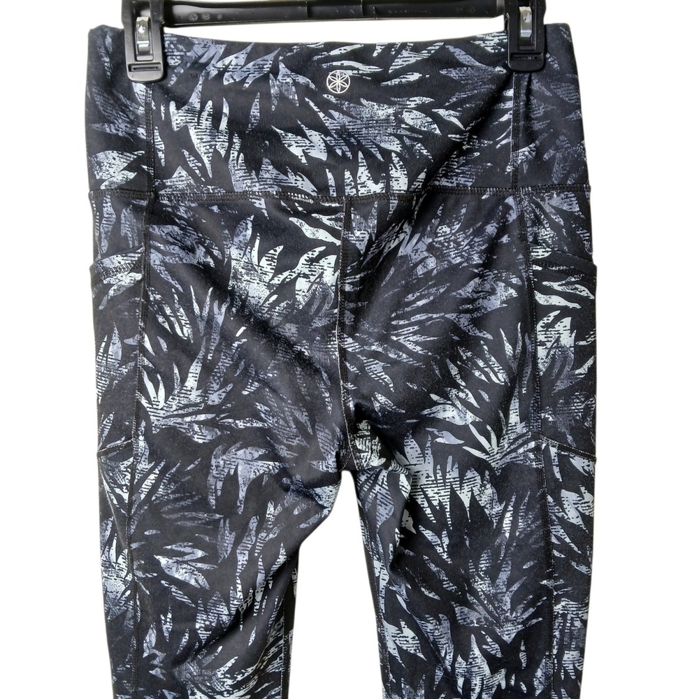 Gaiam Yoga Leggings Medium Black Gray Abstract Leaf Floral Crop Workout Athletic - Picture 7 of 16